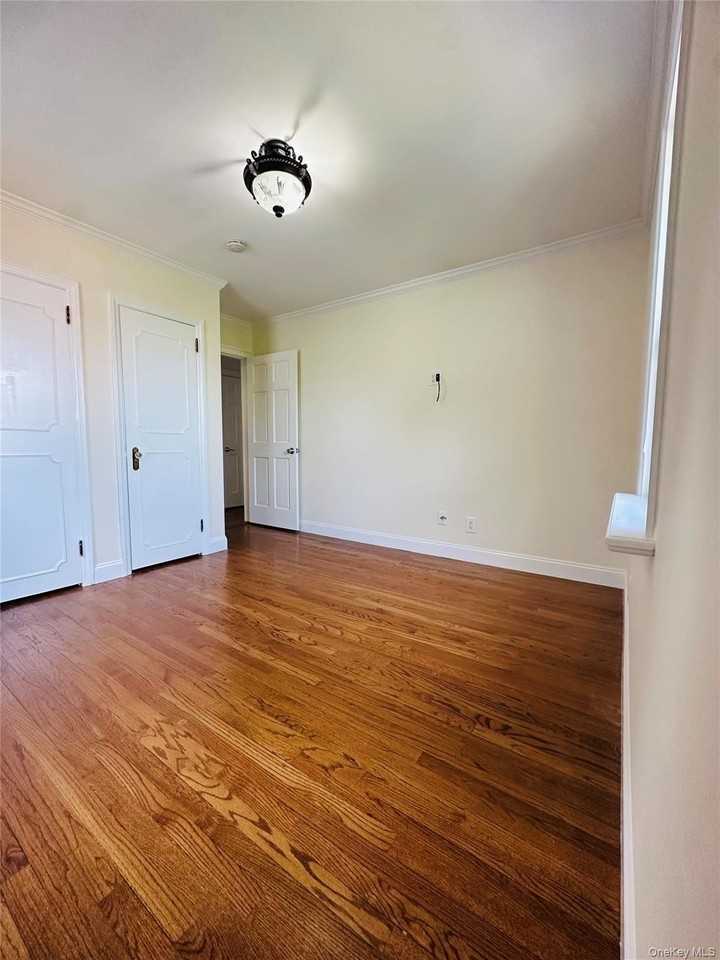 35 Lindsey St - Photo 7 of 20