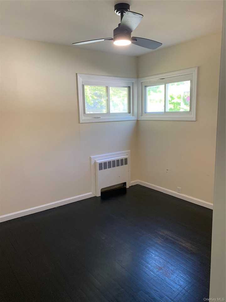 402 Leslie Ln - Photo 6 of 7