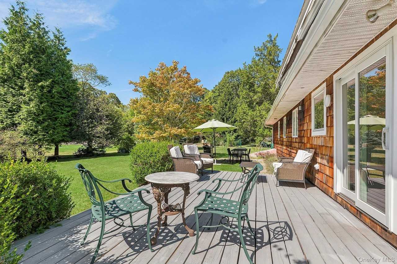35 Bayberry Ln - Photo 2 of 15