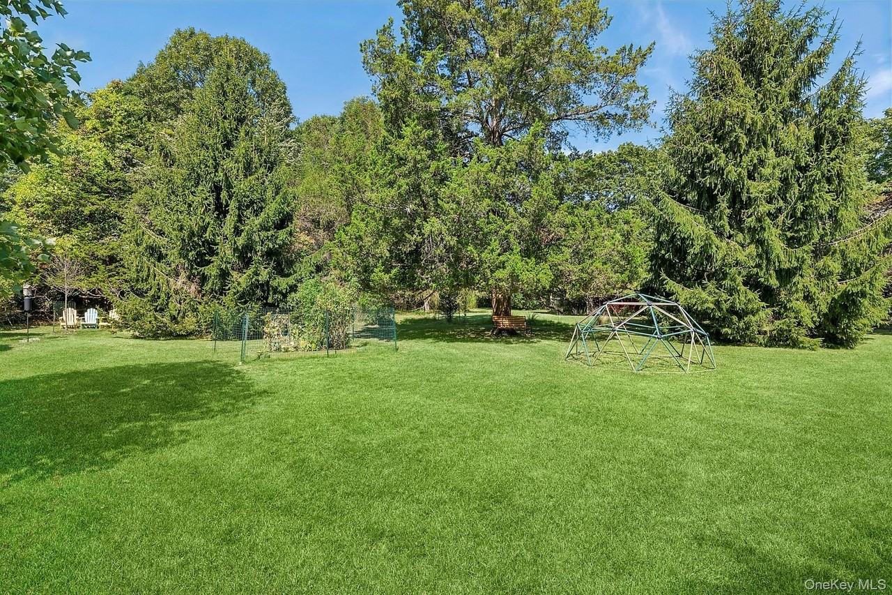 35 Bayberry Ln - Photo 6 of 15