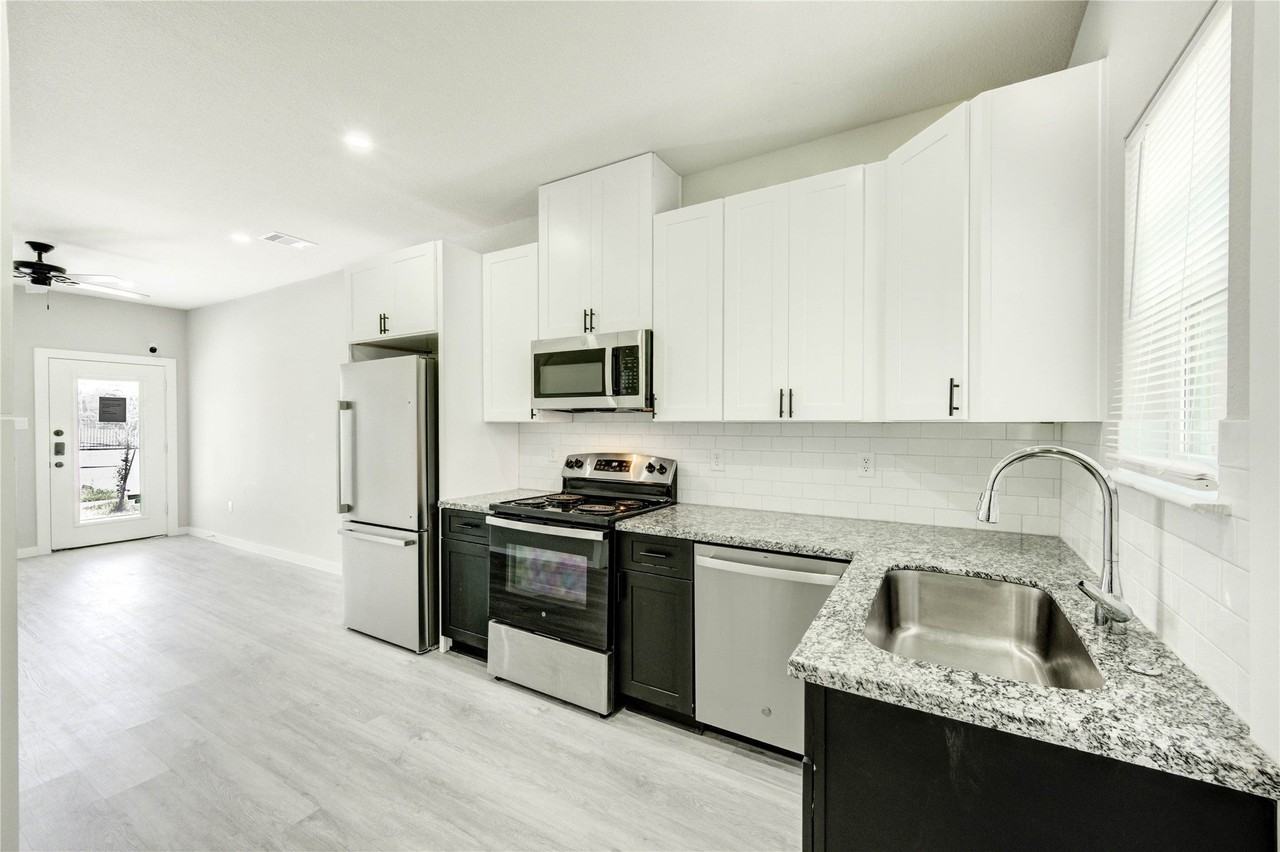 8157 Tate St - Photo 4 of 23