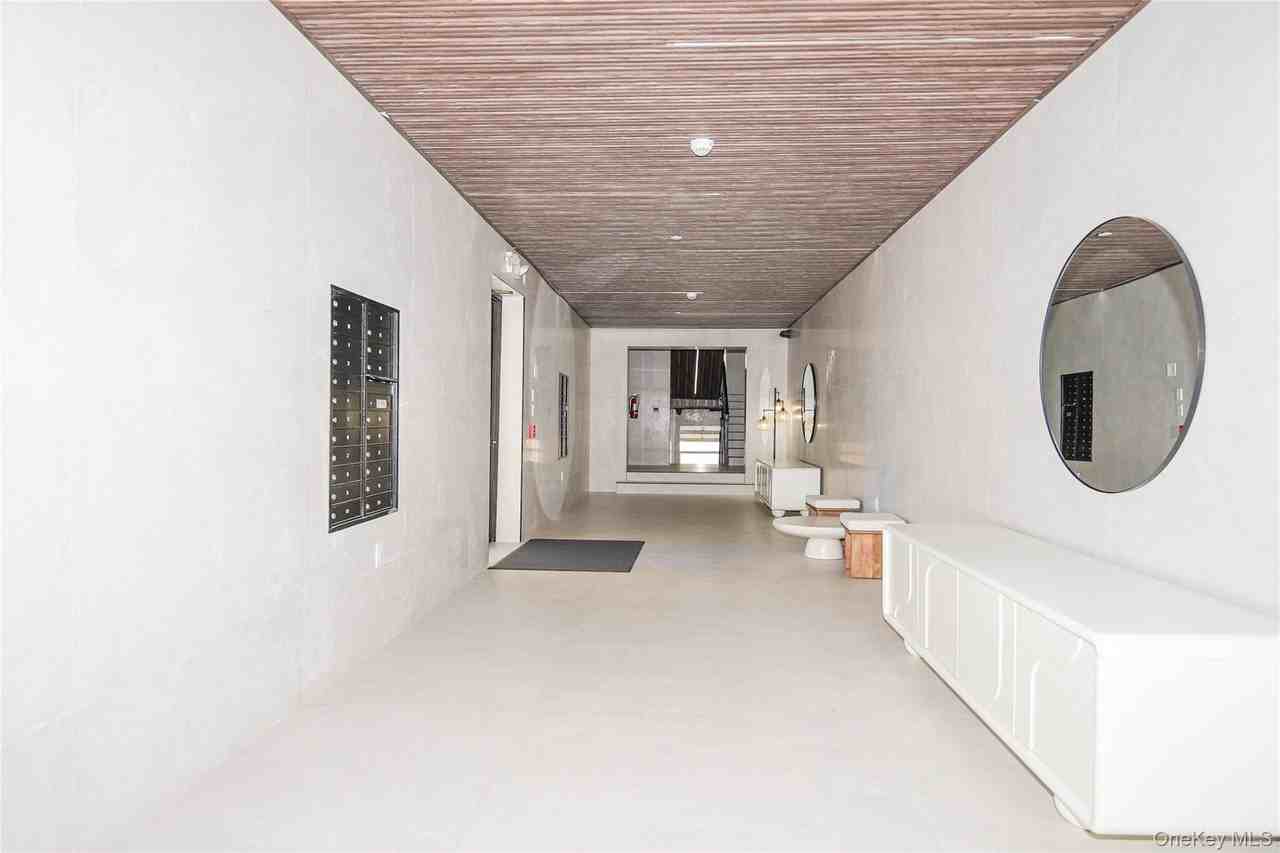 315 315 1H W Broadway #1H - Photo 7 of 19