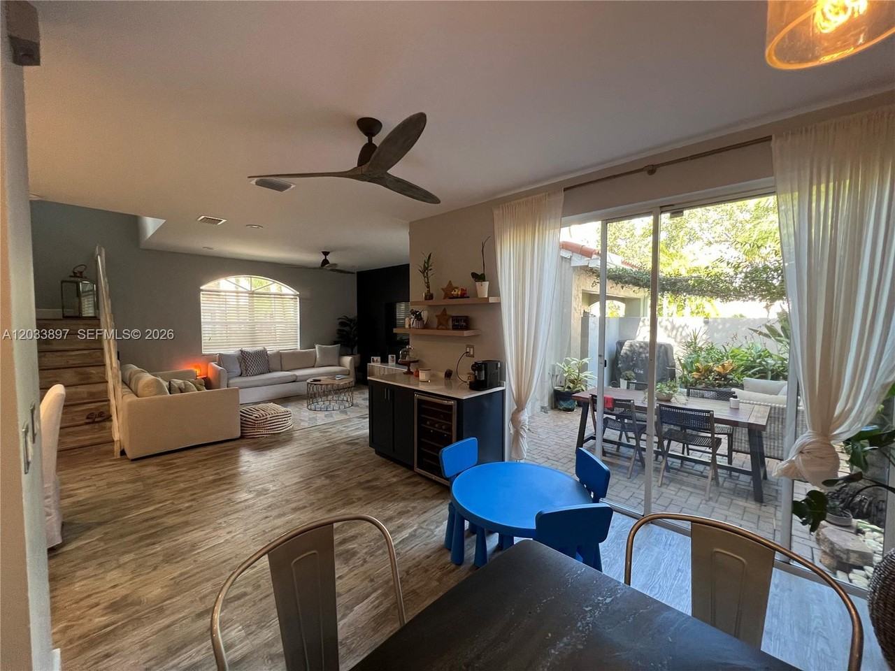 1140 Cliffrose St - Photo 3 of 40