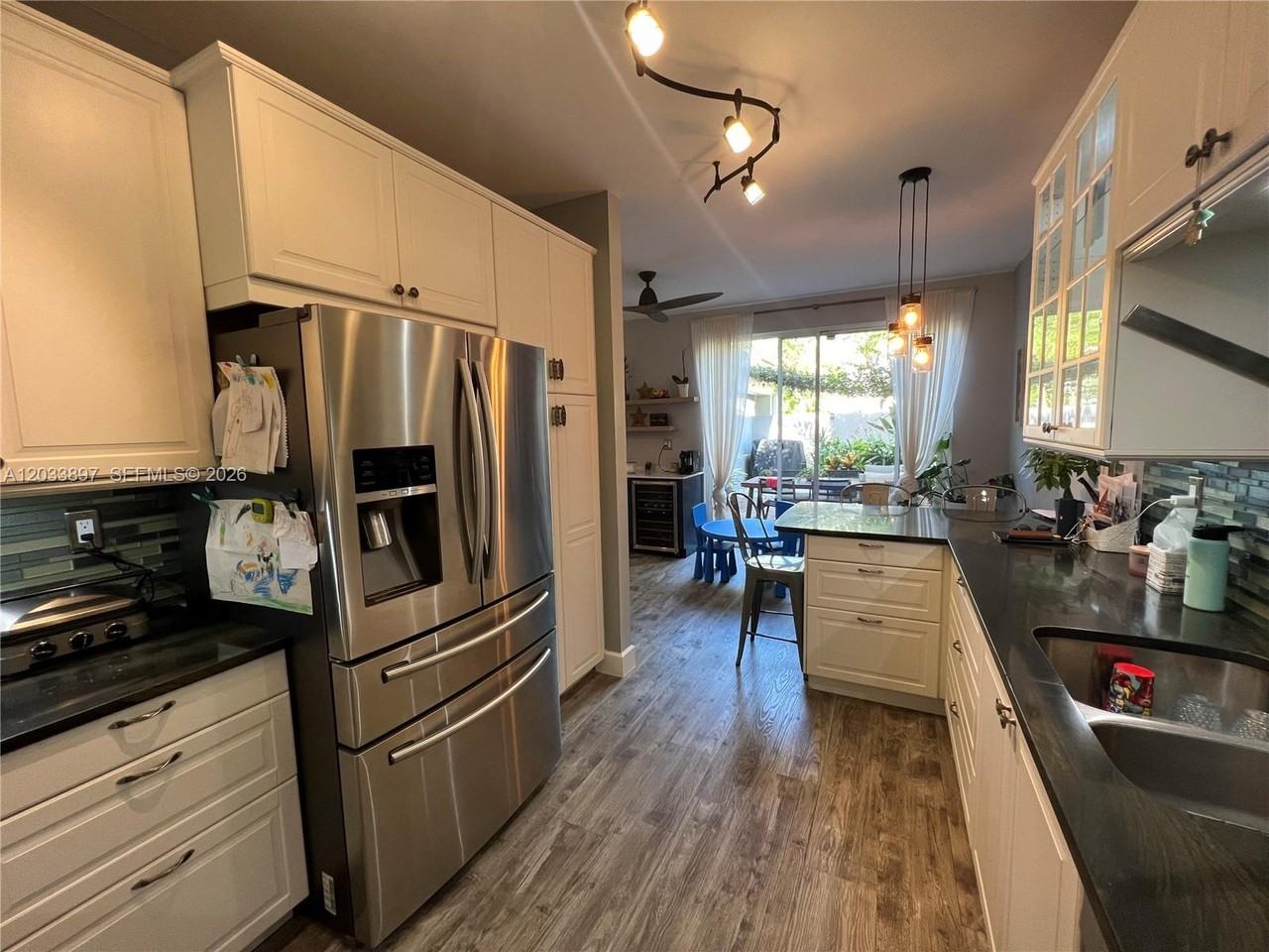 1140 Cliffrose St - Photo 4 of 40
