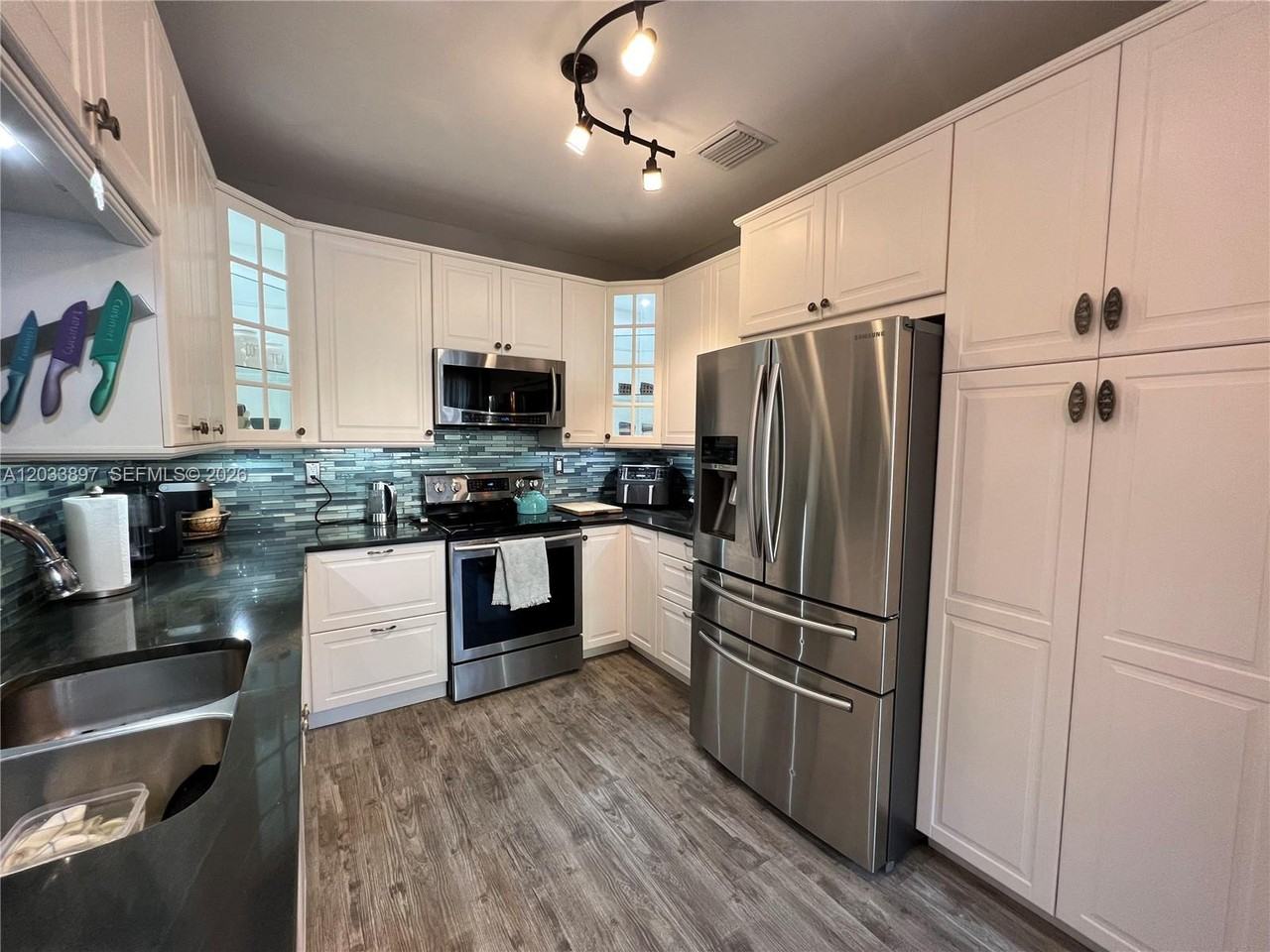 1140 Cliffrose St - Photo 6 of 40