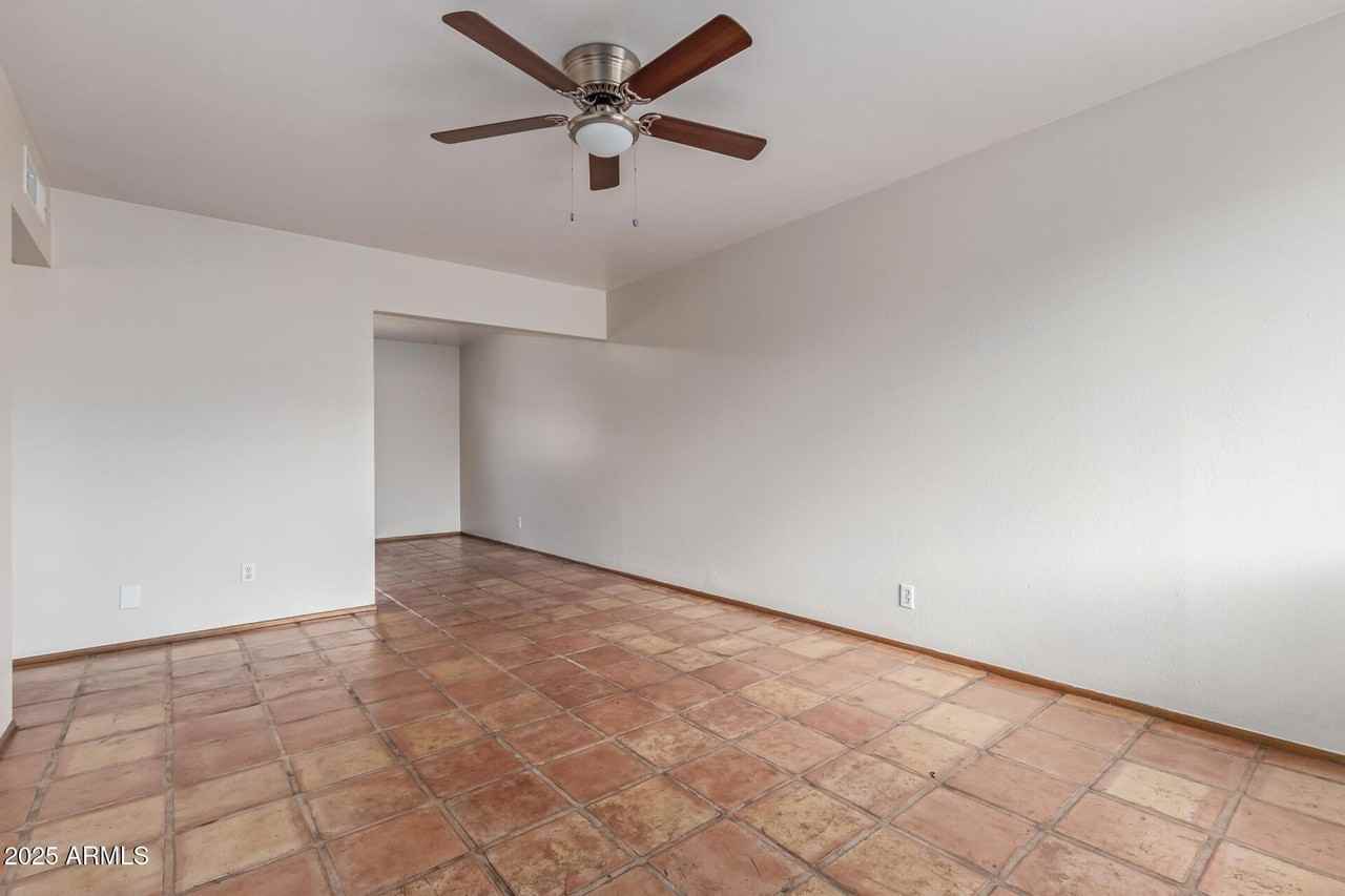 7153 N 57th Dr Apt 3 - Photo 4 of 26