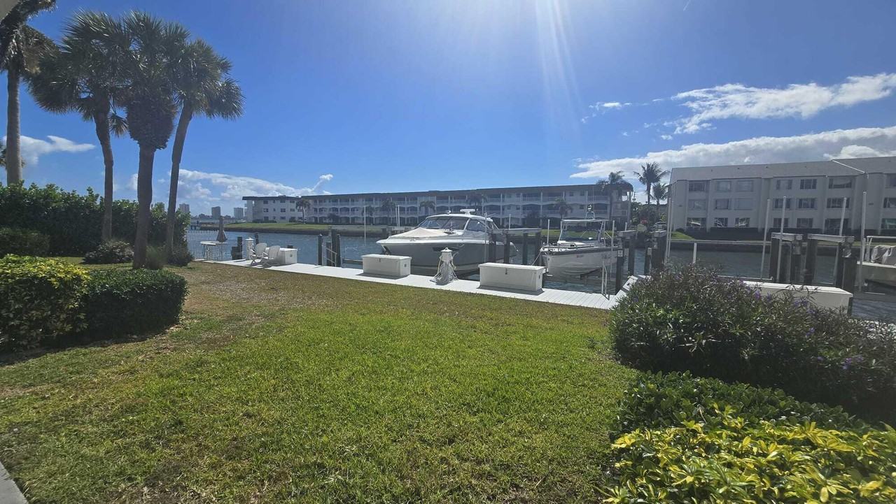 104 Paradise Harbour Blvd - Photo 3 of 40