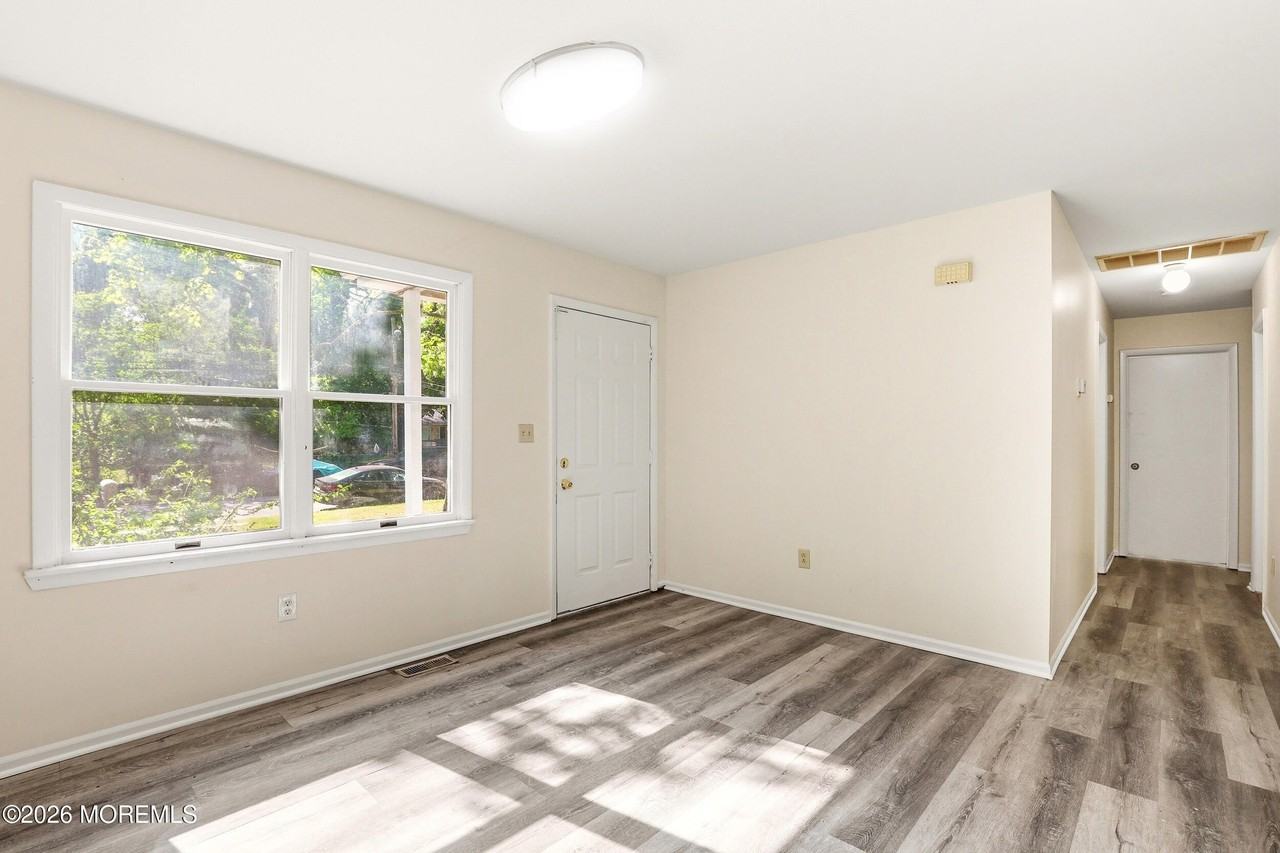 1305 Marshall St - Photo 4 of 19