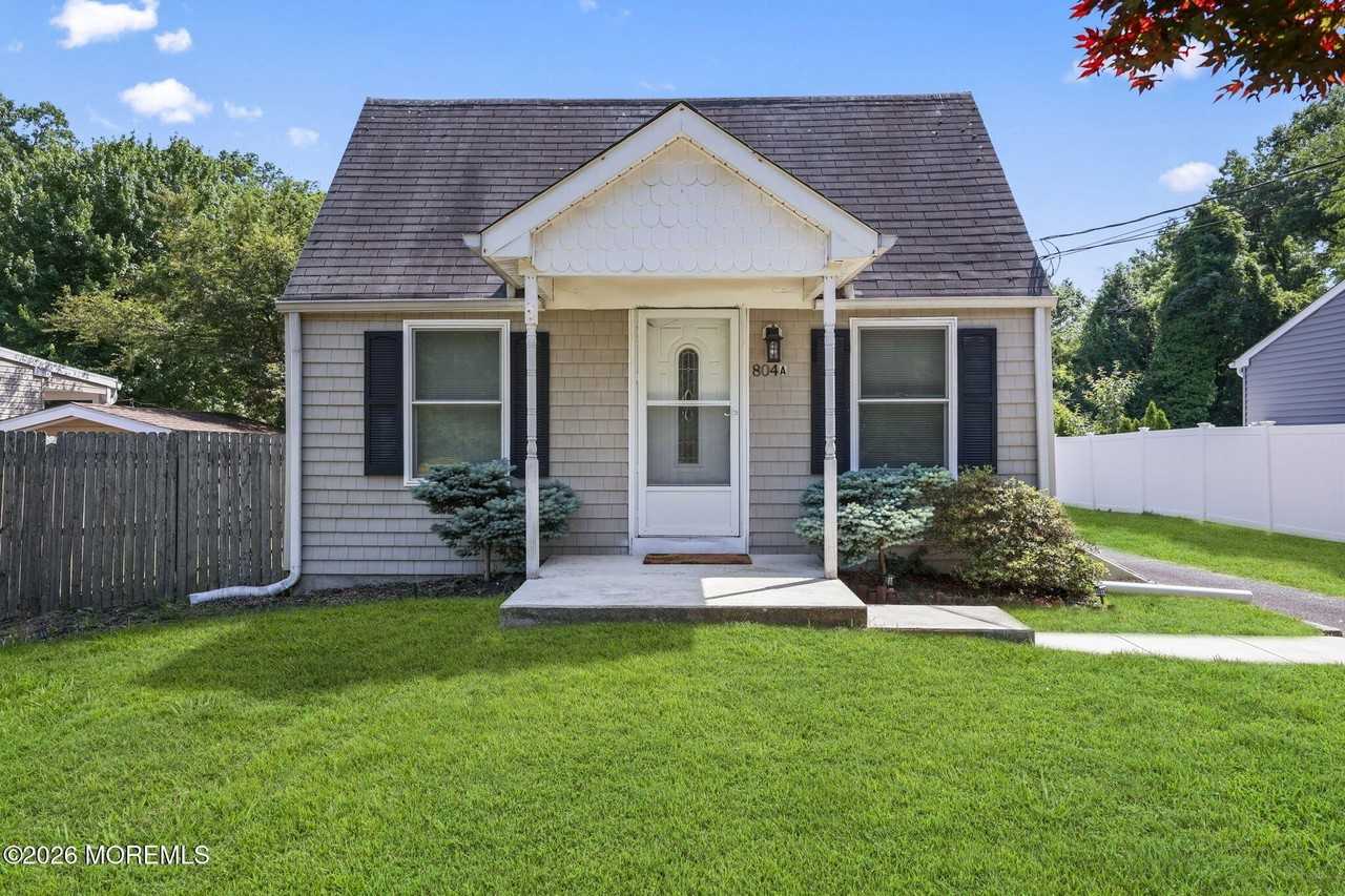804 Nutswamp Rd - Photo 2 of 23