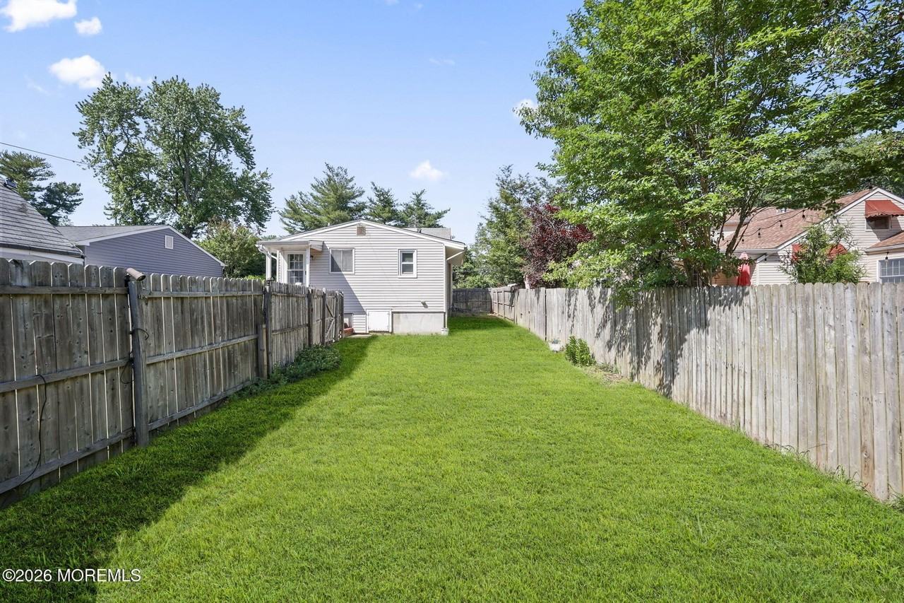 804 Nutswamp Rd - Photo 6 of 23