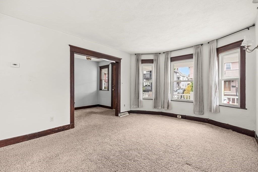 70 Windsor Rd - Photo 5 of 11