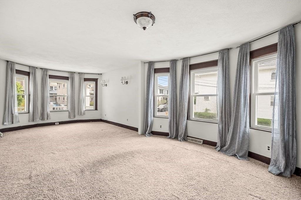 70 Windsor Rd - Photo 6 of 11