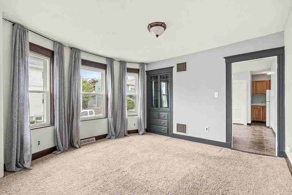70 Windsor Rd - Photo 7 of 11