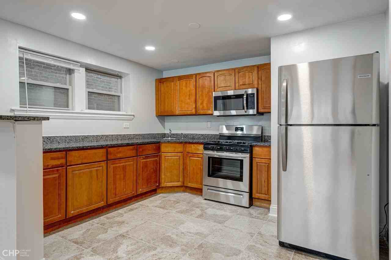 4938 S King Dr #2 - Photo 2 of 16