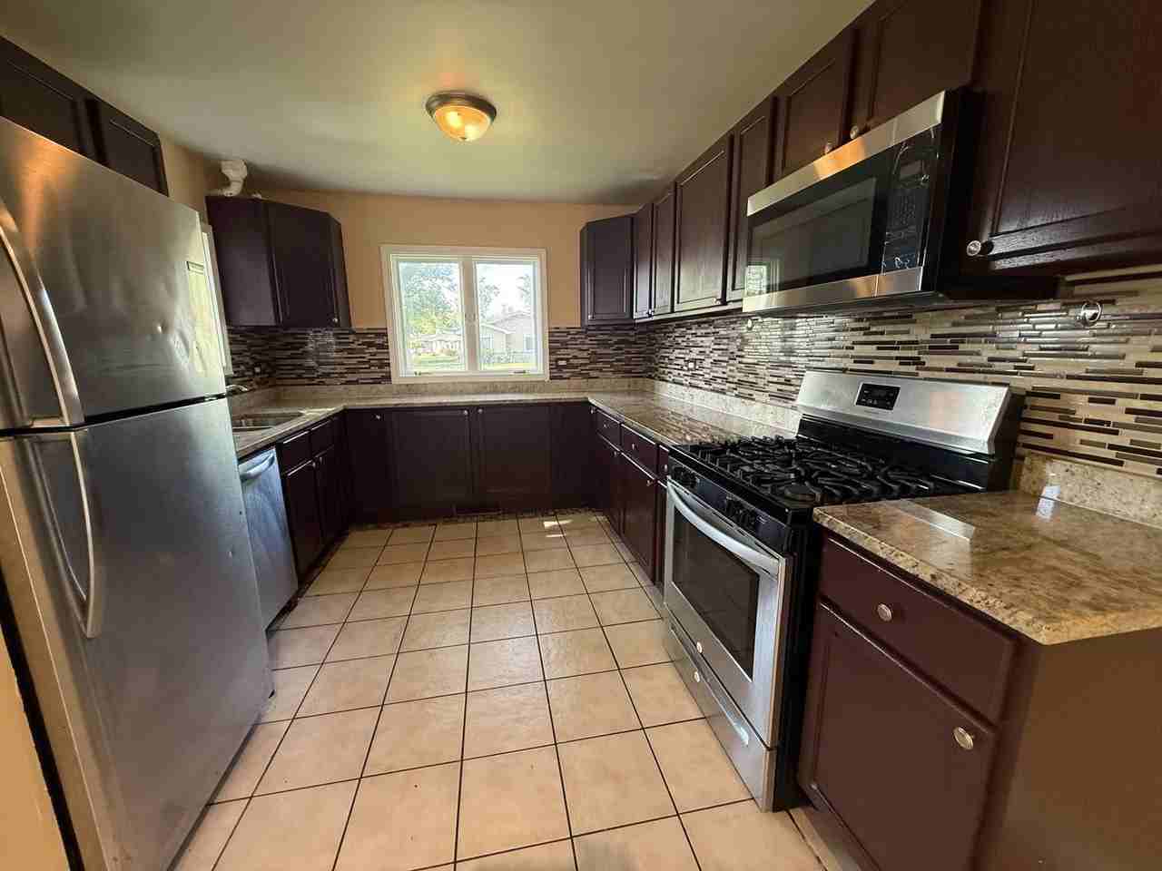 916 Williams St - Photo 2 of 9