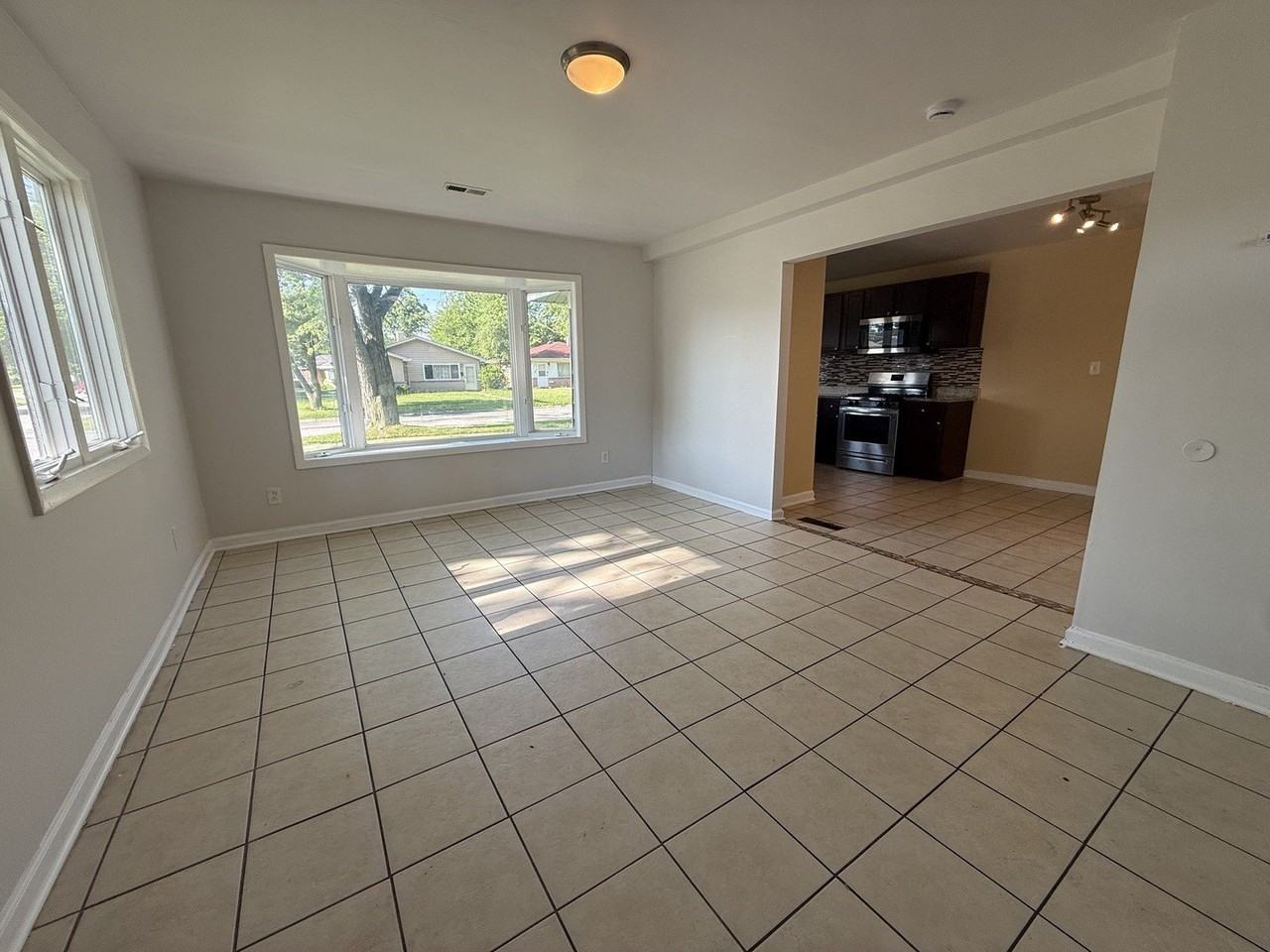 916 Williams St - Photo 3 of 9