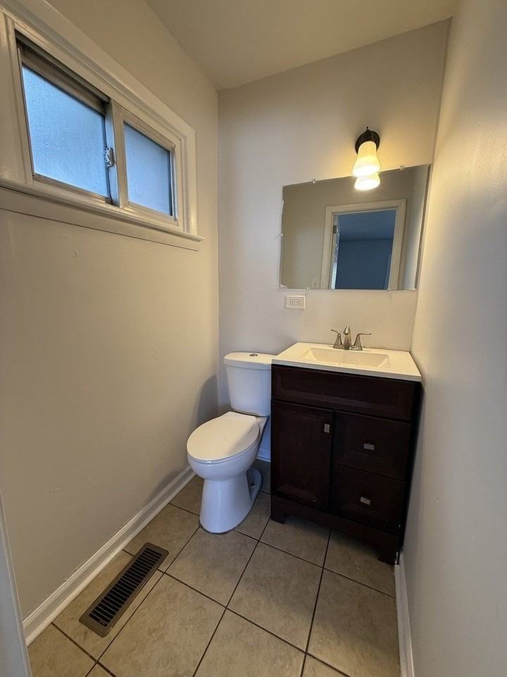 916 Williams St - Photo 6 of 9