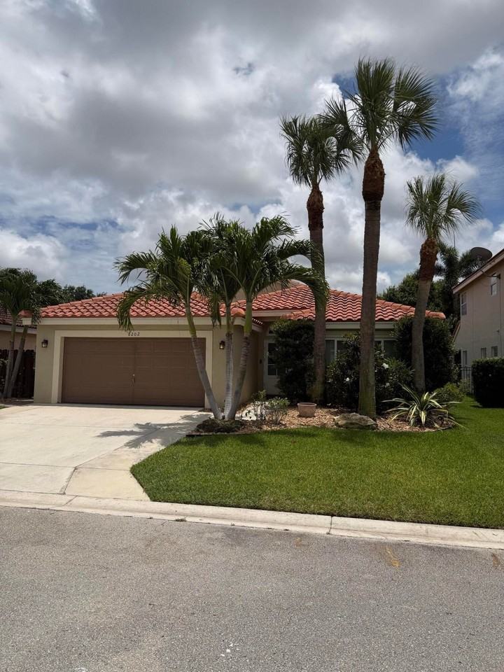 8202 White Rock Cir - Photo 3 of 39
