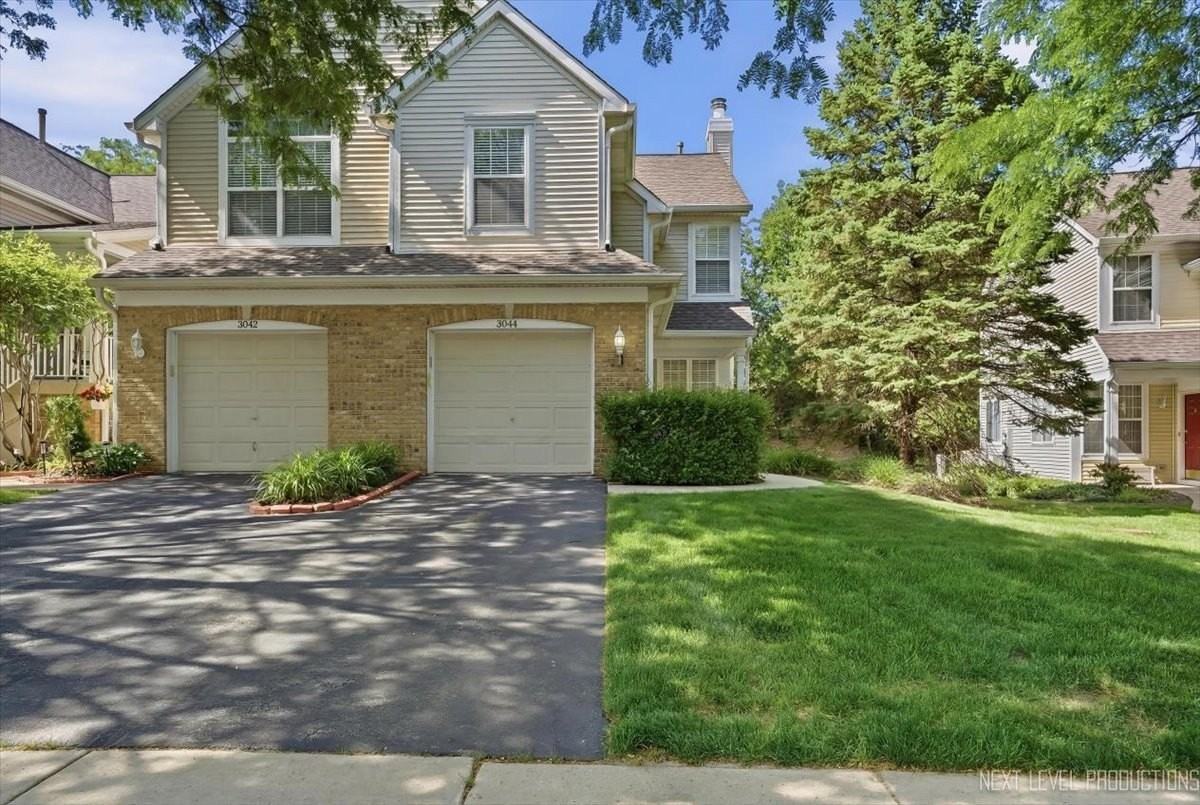 3044 Waters Edge Cir - Photo 2 of 25