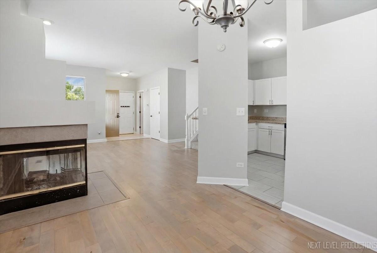 3044 Waters Edge Cir - Photo 3 of 25