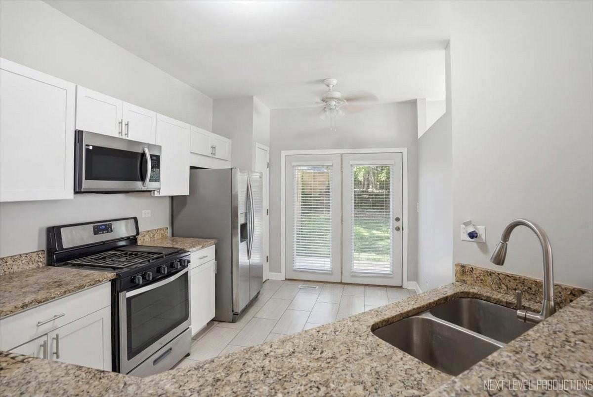 3044 Waters Edge Cir - Photo 4 of 25