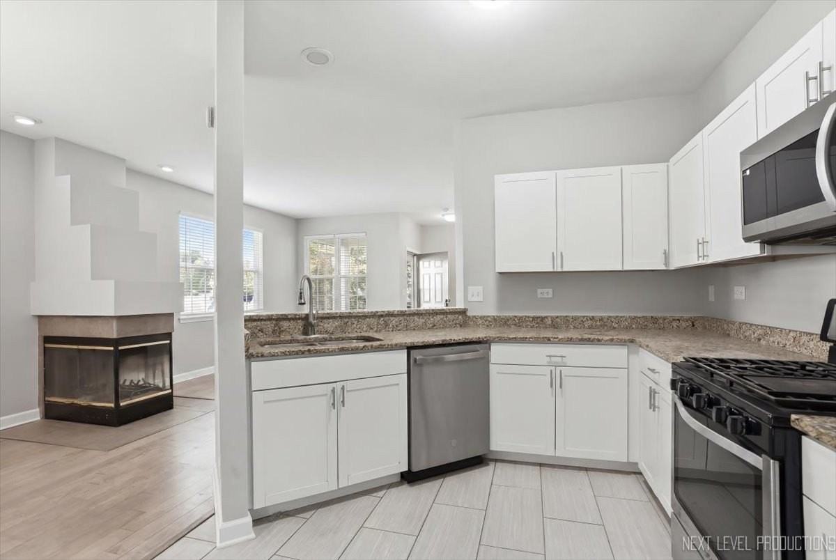 3044 Waters Edge Cir - Photo 6 of 25