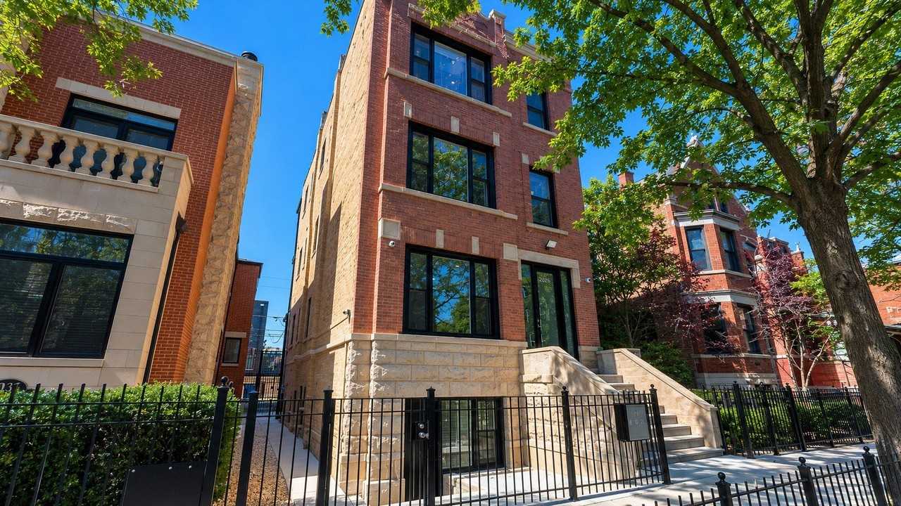 2036 N Hoyne Ave #2