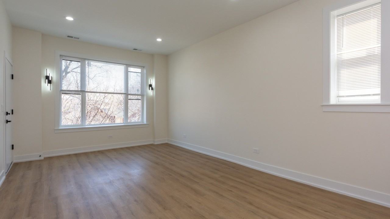 2036 N Hoyne Ave #2 - Photo 3 of 24