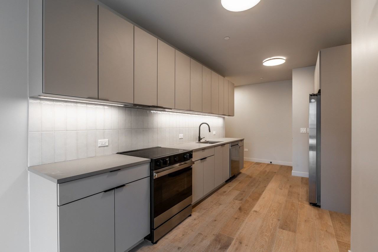 1706 Sherman Ave #302 - Photo 3 of 10