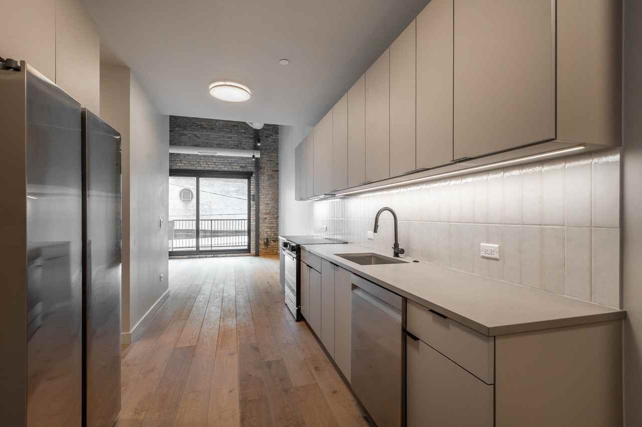 1706 Sherman Ave #302 - Photo 4 of 10