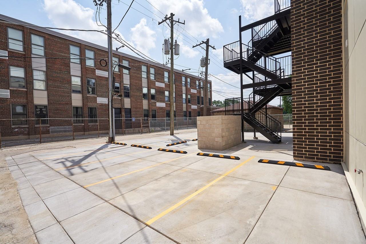 6029 S Champlain Ave #6 - Photo 4 of 13