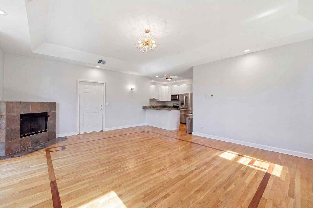 814 W Hubbard St #4 - Photo 5 of 22