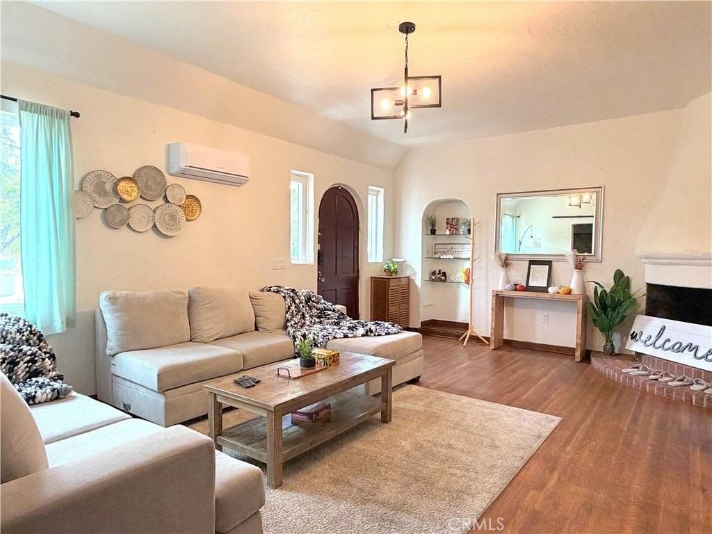 522 Westminster Ave #A - Photo 3 of 16