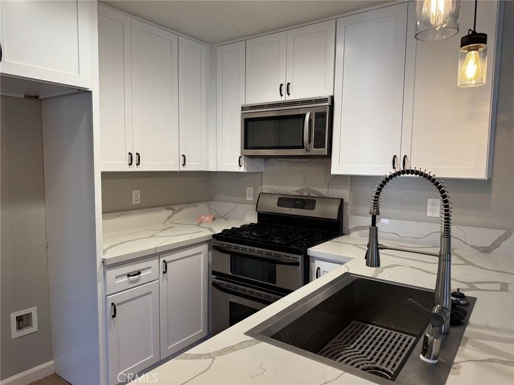 203 Teague Dr - Photo 2 of 28