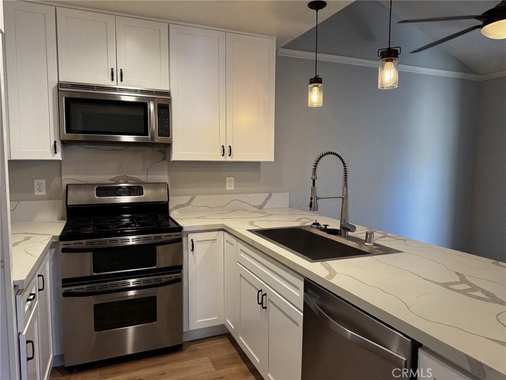 203 Teague Dr - Photo 3 of 28