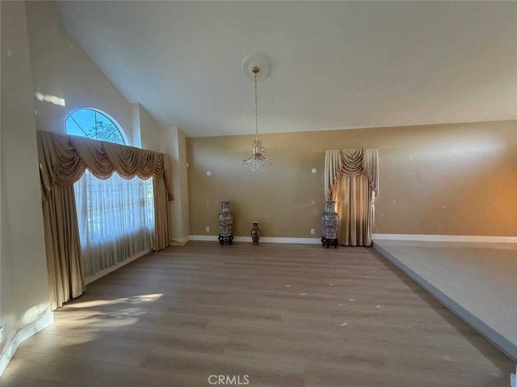 807 Cottonwood Way - Photo 2 of 9