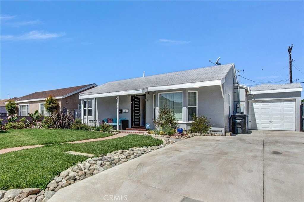3663 Delta Ave - Photo 3 of 23