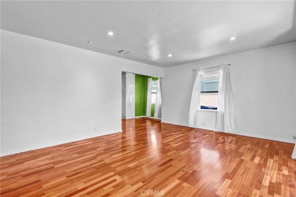 3663 Delta Ave - Photo 5 of 23