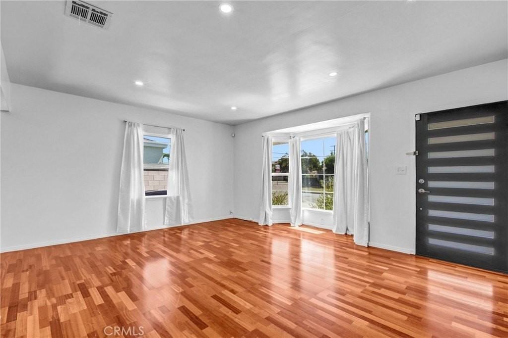 3663 Delta Ave - Photo 6 of 23
