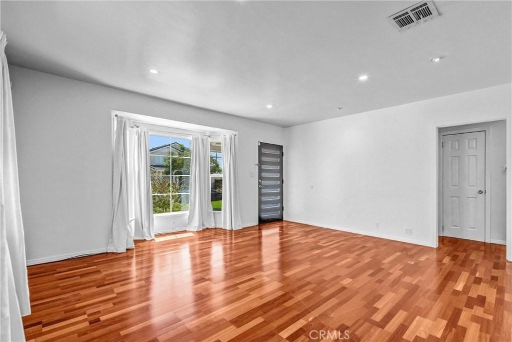 3663 Delta Ave - Photo 7 of 23