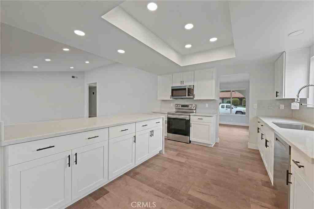 1624 Cordova Ave - Photo 4 of 16