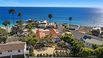 featured image of 4 Camel Point Dr