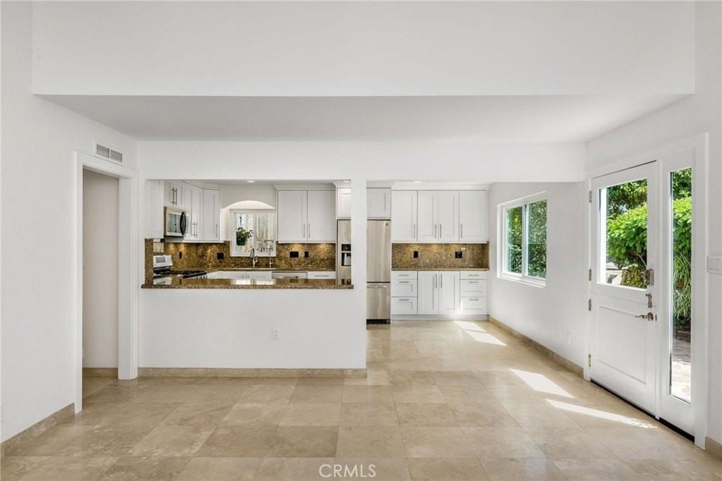 915 Miramar St - Photo 3 of 24