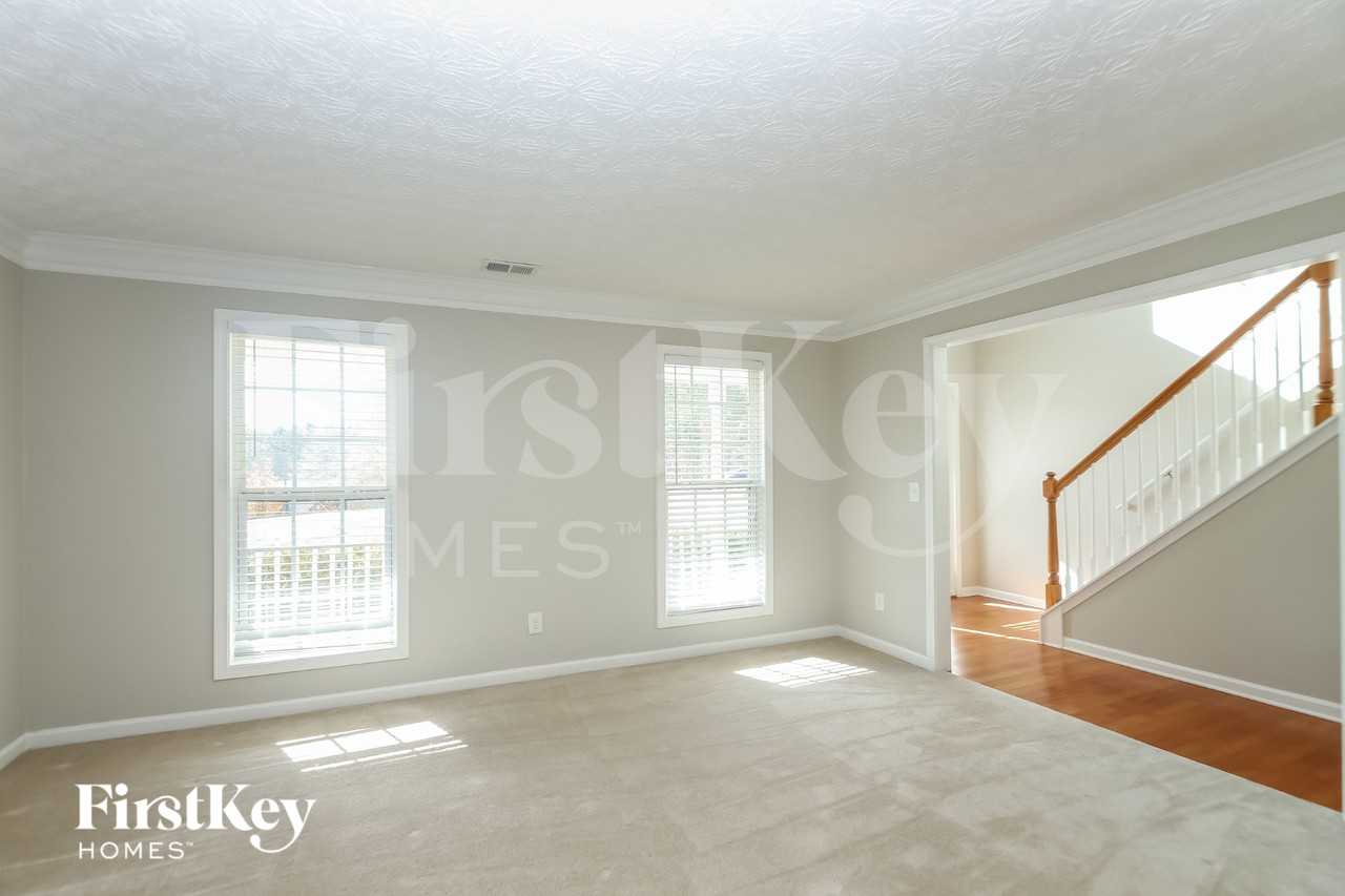 304 Hickory Creek Ln - Photo 3 of 16