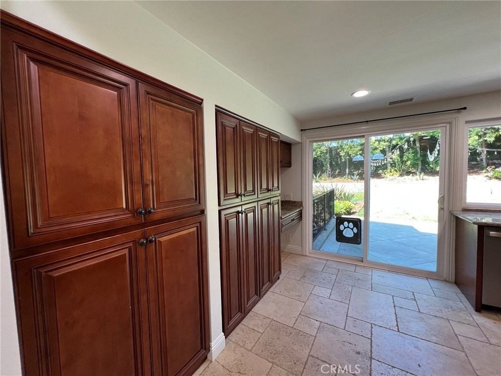 25281 Parthenon Ave - Photo 4 of 39