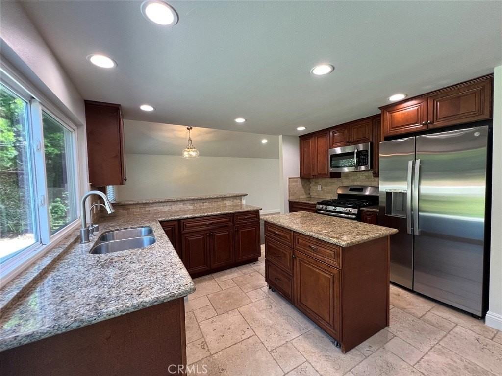 25281 Parthenon Ave - Photo 5 of 39