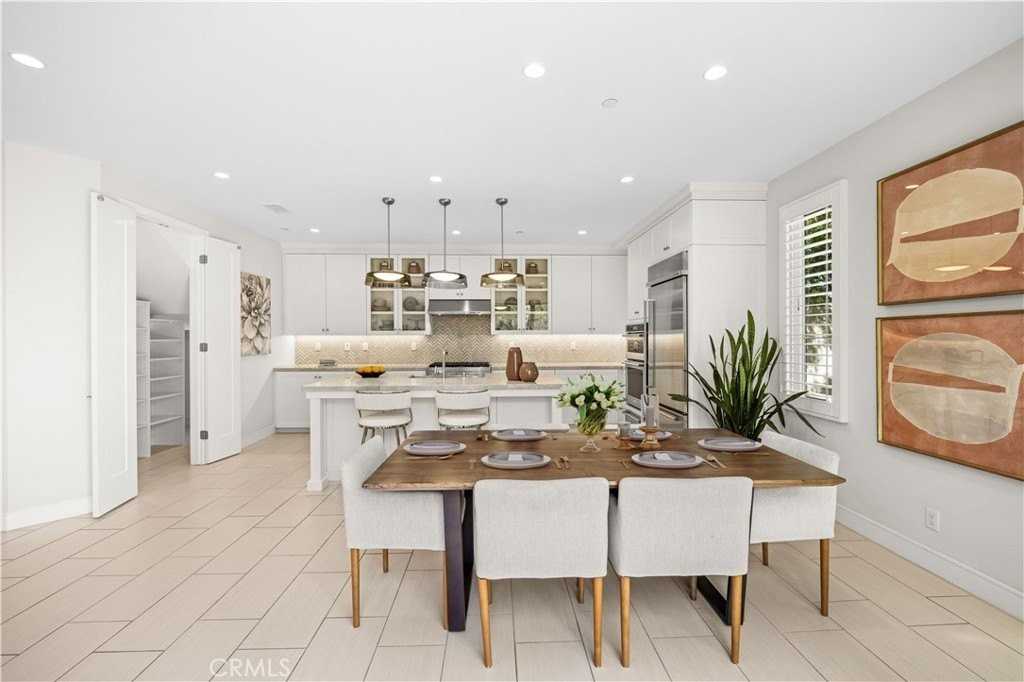 164 Villa Rdg - Photo 4 of 35