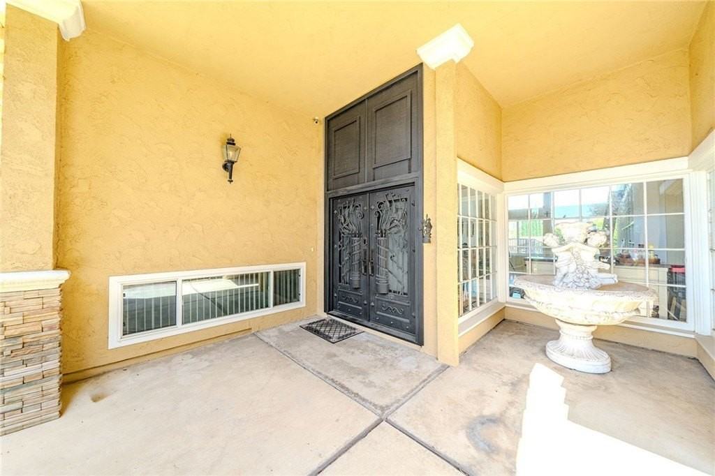 1901 Celeste Ln - Photo 2 of 50