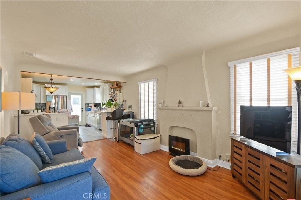1466 W Santa Cruz St - Photo 3 of 14