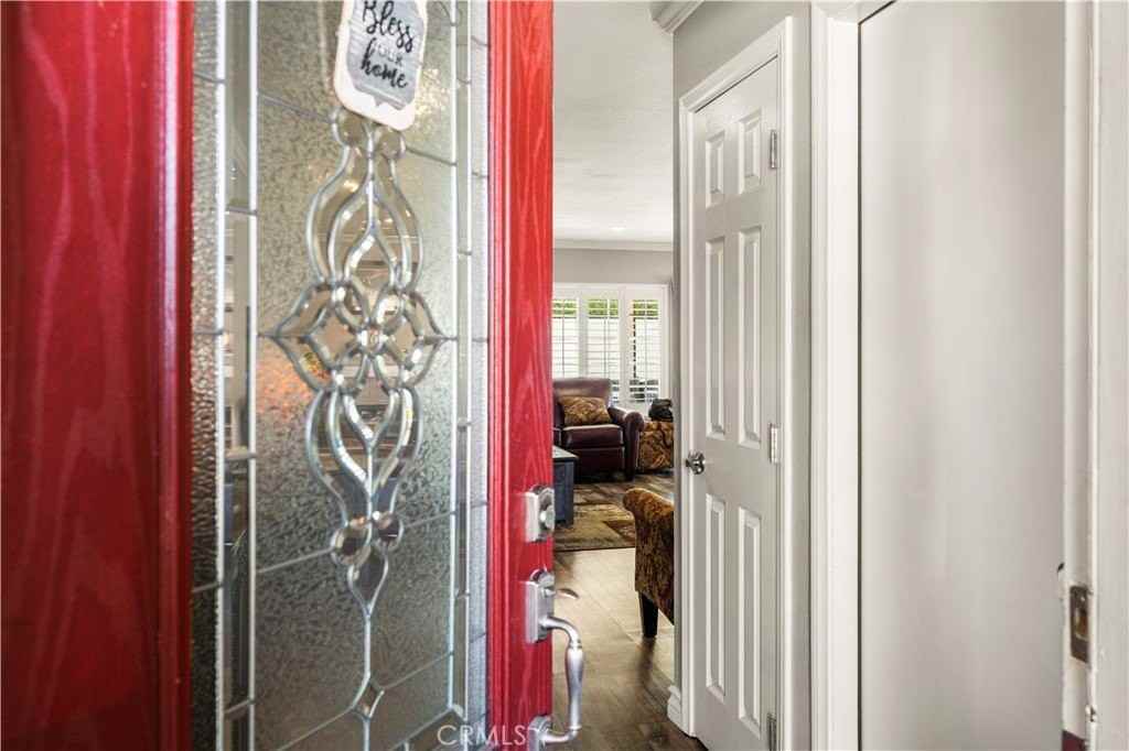 664 Olive Ave - Photo 4 of 31
